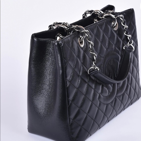 Chanel GST Authentic 9/10 condition - Picture 3 of 8